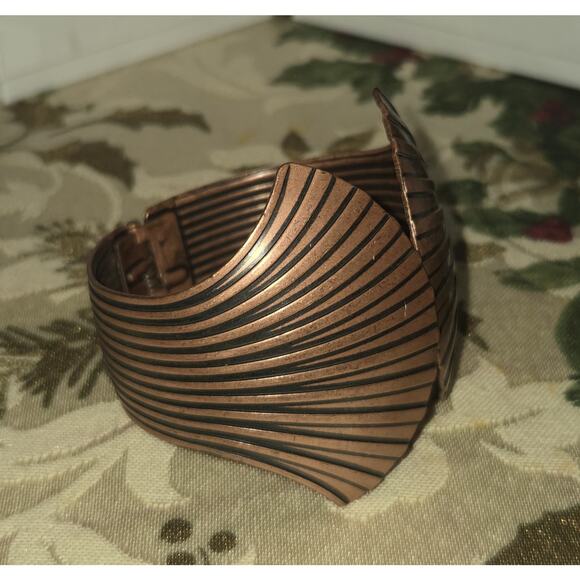 Vtg 1980's Metal Retro Shell Spring Clamp Bracelet Art Deco Statement Cuff - Picture 6 of 9